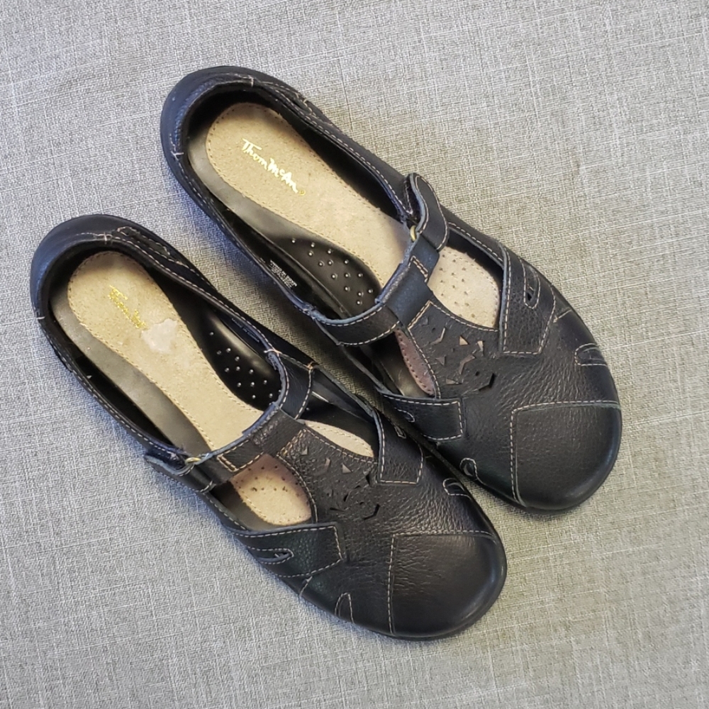 9 Thom McAn Leather Navy Trail Mary Jane Sandal